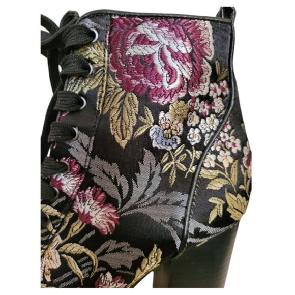 Host Pick🎉 Steve Madden Laurie Black and Red Brocade Rose Moto Boots Size 7.5 - Picture 4 of 10
